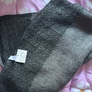 NWT✨- BP Scarf